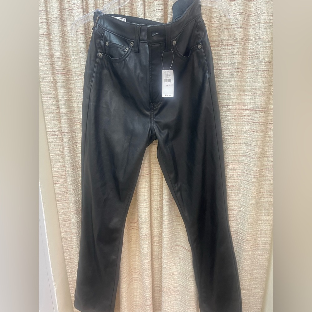 GAP Women's Black Cropped Pants